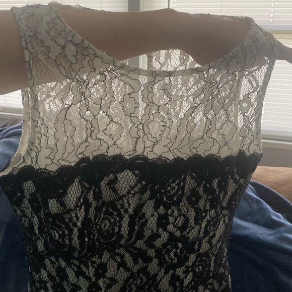 London Times black/white lace dress, size 2 - Picture 6 of 6